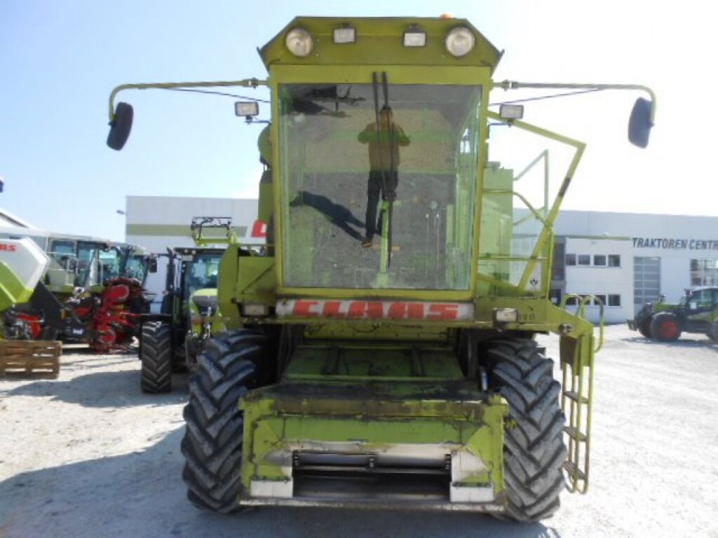 farm-equipment-combine-harvesterCLAAS-Dominator-85---1585991541907636315_big--20040412114094864100