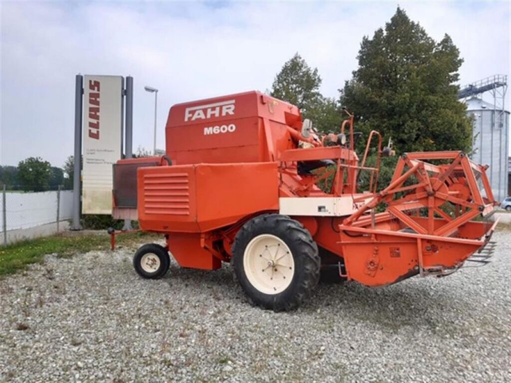farm-equipment-combine-harvesterDEUTZ-FAHR-M-600---1600715601778441737_big--20092122125879215100