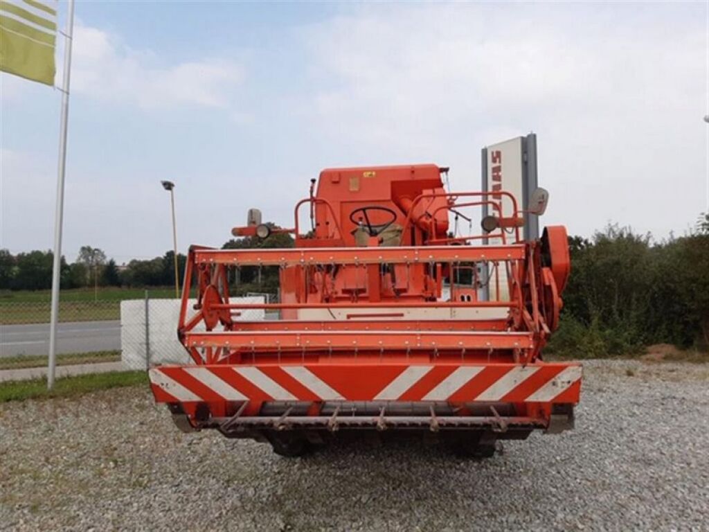 farm-equipment-combine-harvesterDEUTZ-FAHR-M-600---1600715602216481946_big--20092122125879215100