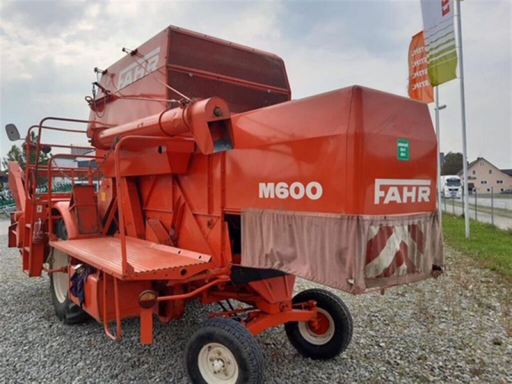farm-equipment-combine-harvesterDEUTZ-FAHR-M-600---1600715602606663847_big--20092122125879215100
