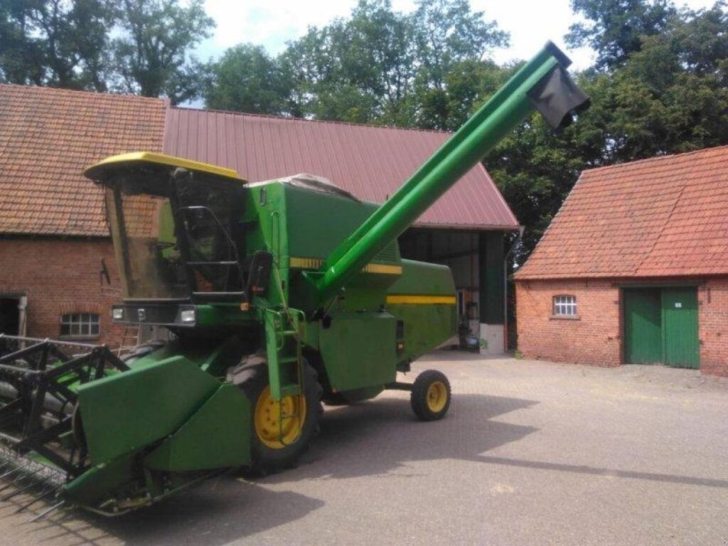 farm-equipment-combine-harvesterJOHN-DEERE-1072---1599211721614107454_big--20090412283166847000