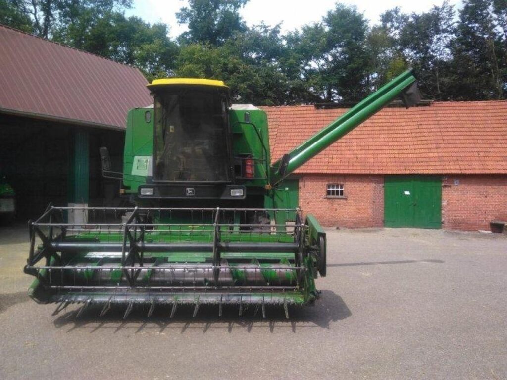 farm-equipment-combine-harvesterJOHN-DEERE-1072---1599211722175935183_big--20090412283166847000