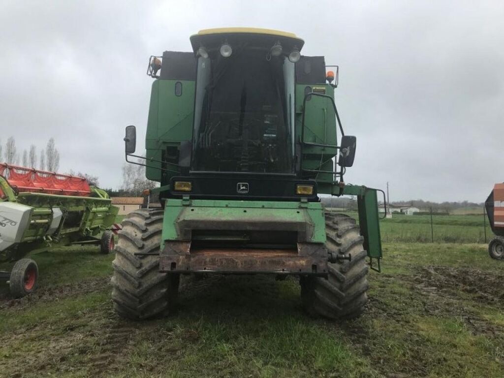 farm-equipment-combine-harvesterJOHN-DEERE-1075---1590516497766801891_big--20052621081339781400