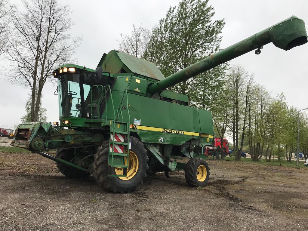 farm-equipment-combine-harvesterJOHN-DEERE-9780-CTS---1558097414033474398_big--17110821045348415500 (1)