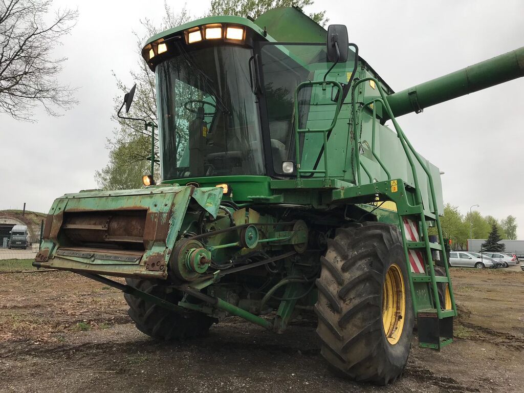 farm-equipment-combine-harvesterJOHN-DEERE-9780-CTS---1558097416266008501_big--17110821045348415500 (1)