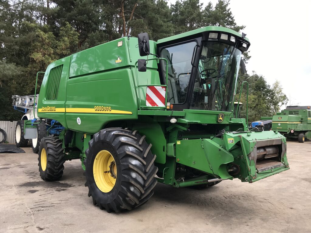 farm-equipment-combine-harvesterJOHN-DEERE-9880-STS---1600360368557216920_big--20091719292628927100