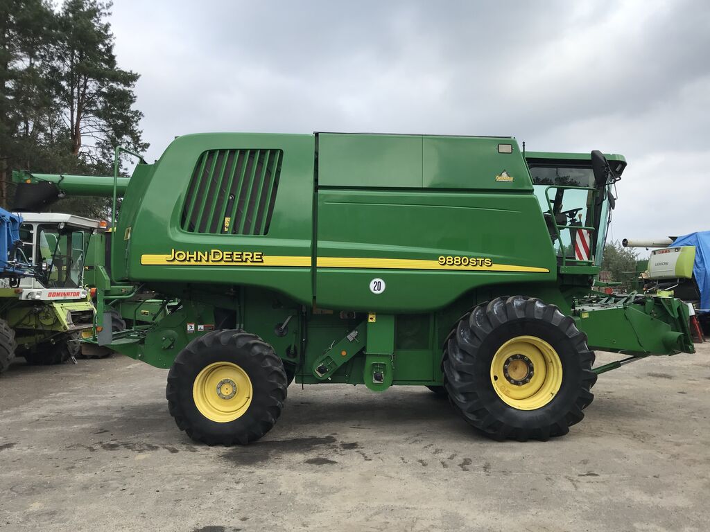 farm-equipment-combine-harvesterJOHN-DEERE-9880-STS---1600360382961784152_big--20091719292628927100